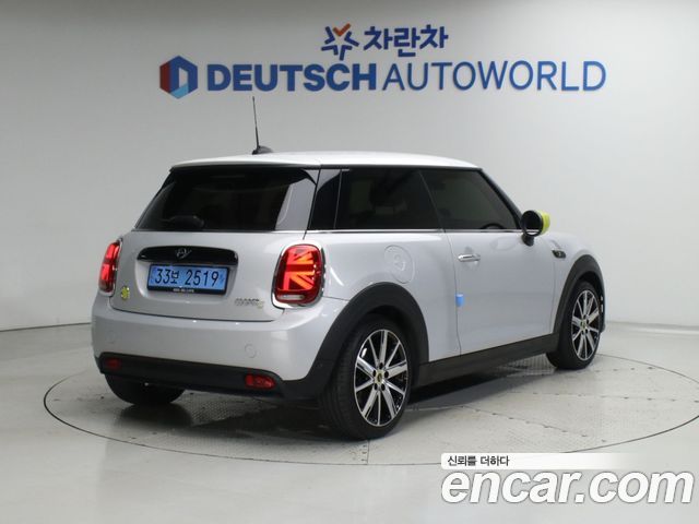 MINI Cooper Electric SE Classic 3rd 2022 — фото 2