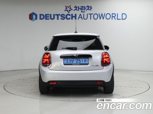 MINI Cooper Electric SE Classic 3rd 2022 — фото 4