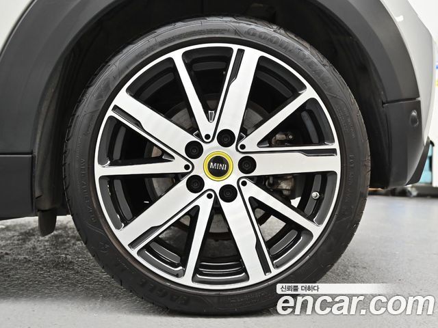 MINI Cooper Electric SE Classic 3rd 2022 — фото 5