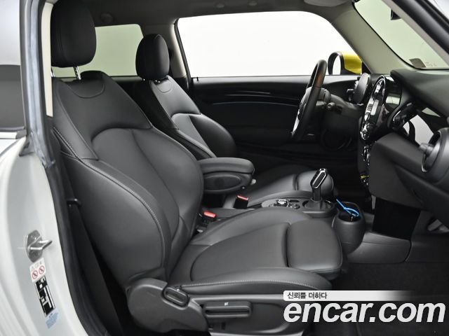 MINI Cooper Electric SE Classic 3rd 2022 — фото 10