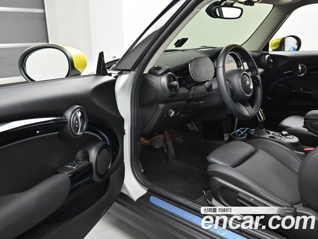 MINI Cooper Electric SE Classic 3rd 2022 — фото 15