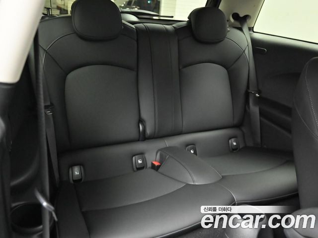 MINI Cooper Electric SE Classic 3rd 2022 — фото 16