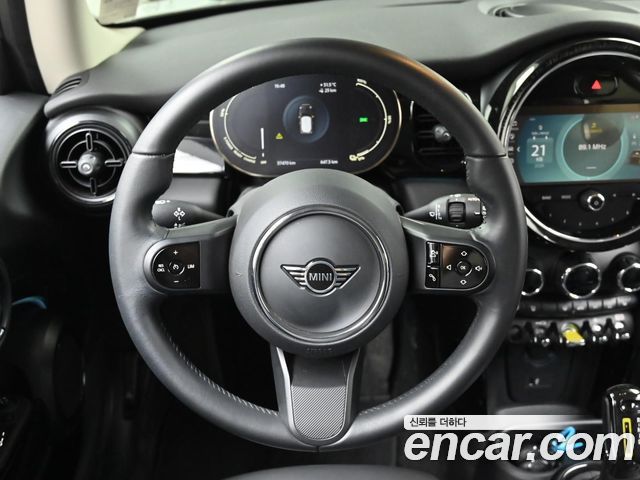 MINI Cooper Electric SE Classic 3rd 2022 — фото 17