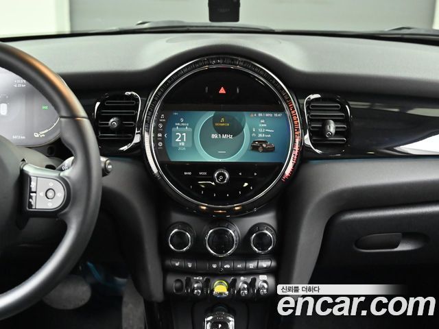 MINI Cooper Electric SE Classic 3rd 2022 — фото 18