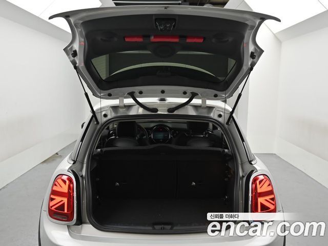 MINI Cooper Electric SE Classic 3rd 2022 — фото 23