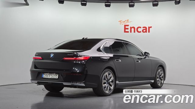 BMW 7 Series (G70) 750e xDrive Design Pure Excellence 2023 — фото 2