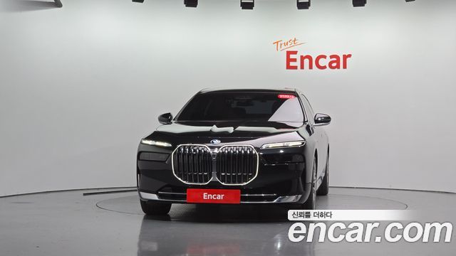 BMW 7 Series (G70) 750e xDrive Design Pure Excellence 2023 — фото 3