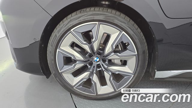 BMW 7 Series (G70) 750e xDrive Design Pure Excellence 2023 — фото 5