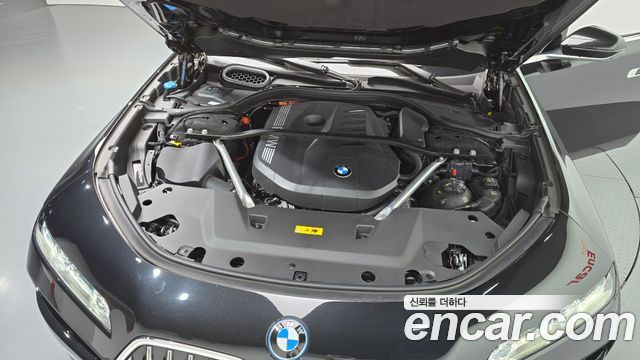 BMW 7 Series (G70) 750e xDrive Design Pure Excellence 2023 — фото 6