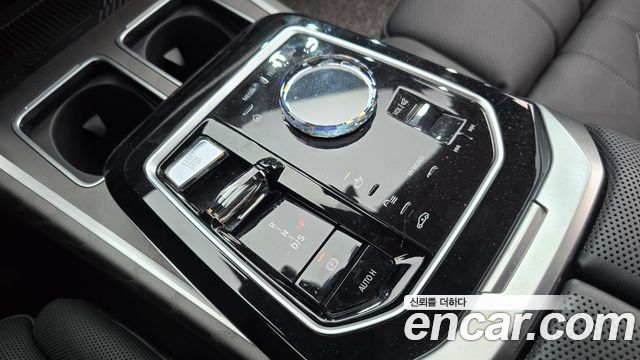 BMW 7 Series (G70) 750e xDrive Design Pure Excellence 2023 — фото 9