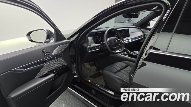BMW 7 Series (G70) 750e xDrive Design Pure Excellence 2023 — фото 10