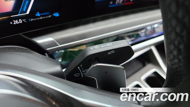 BMW 7 Series (G70) 750e xDrive Design Pure Excellence 2023 — фото 20
