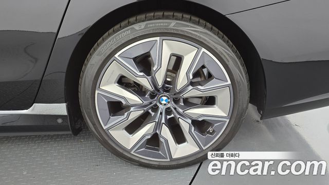 BMW 7 Series (G70) 750e xDrive Design Pure Excellence 2023 — фото 21
