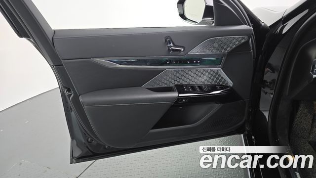 BMW 7 Series (G70) 750e xDrive Design Pure Excellence 2023 — фото 24