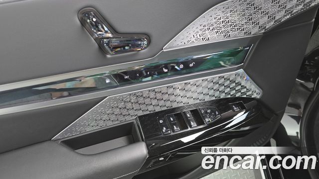 BMW 7 Series (G70) 750e xDrive Design Pure Excellence 2023 — фото 27
