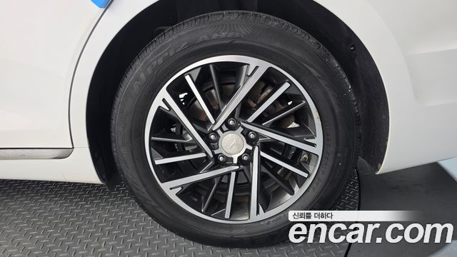Hyundai Grandeur (IG) 3.0 LPi (Taxi) Deluxe 2023 — фото 21