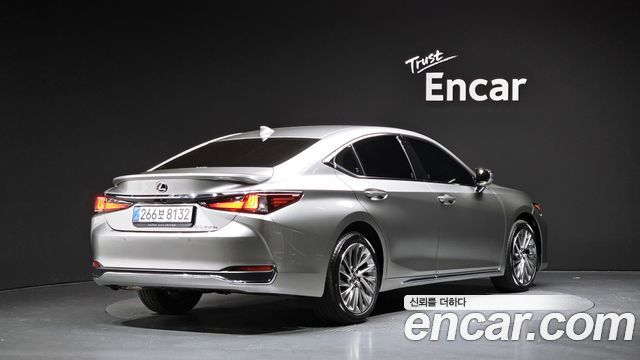 Lexus ES300h (VII) Executive 2026 — фото 2