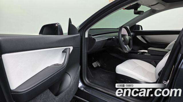 Tesla Model Y Long Range AWD 2022 — фото 10