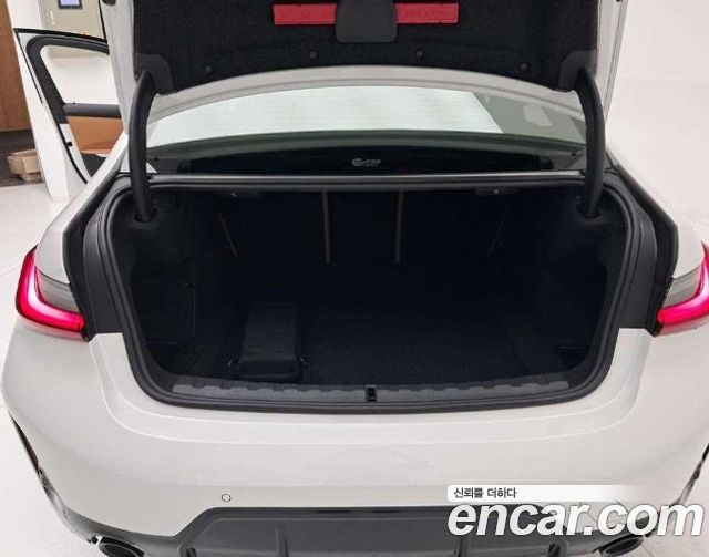 BMW 3 Series (G20) 320i M Sport 2025 — фото 23