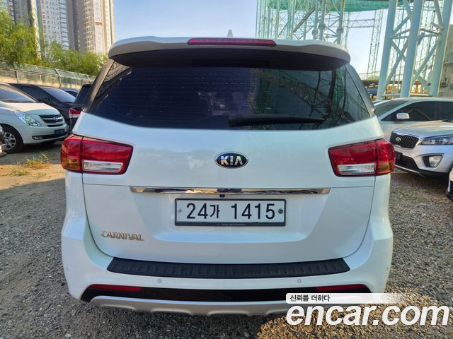 Kia Carnival 9-seater Noblesse 2015 — фото 4