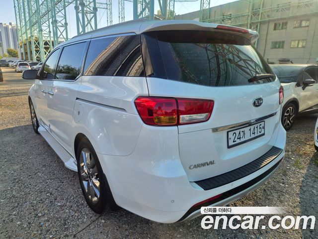 Kia Carnival 9-seater Noblesse 2015 — фото 6