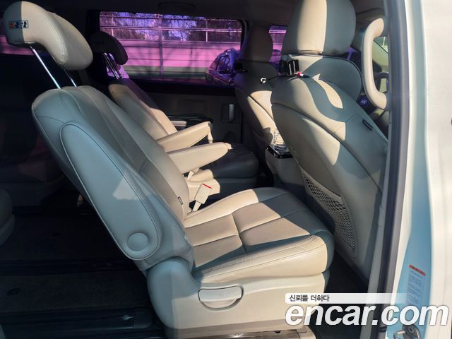 Kia Carnival 9-seater Noblesse 2015 — фото 9
