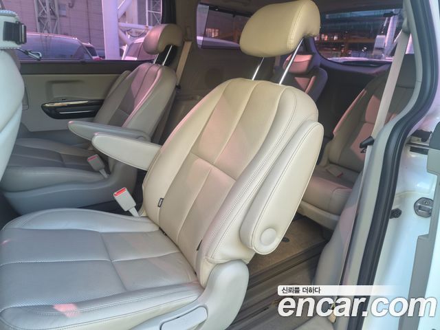 Kia Carnival 9-seater Noblesse 2015 — фото 15