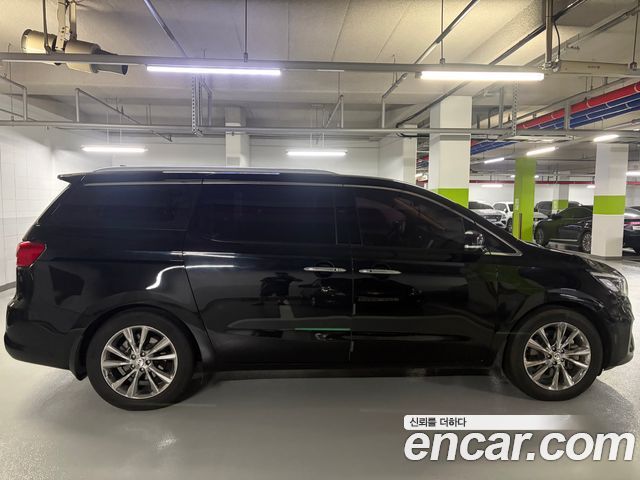 Kia Carnival 7-Seater Limousine VIP 2020 — фото 2