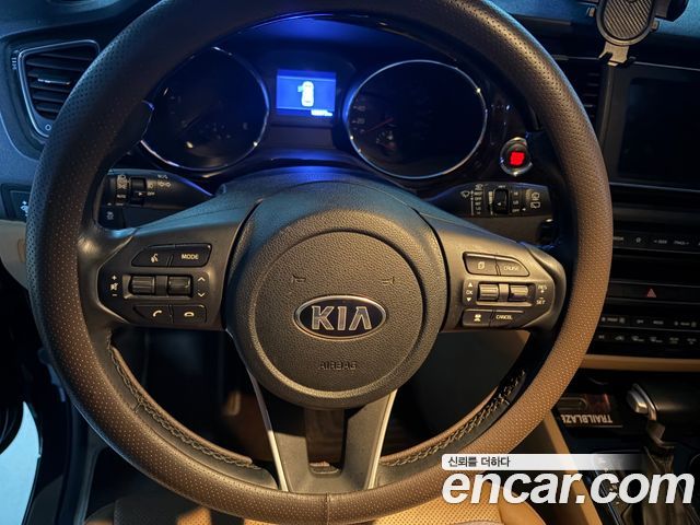 Kia Carnival 7-Seater Limousine VIP 2020 — фото 6