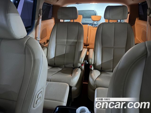 Kia Carnival 7-Seater Limousine VIP 2020 — фото 9