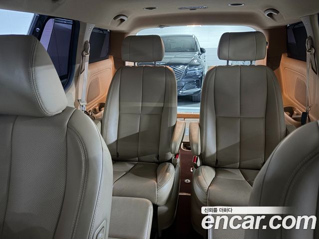 Kia Carnival 7-Seater Limousine VIP 2020 — фото 17