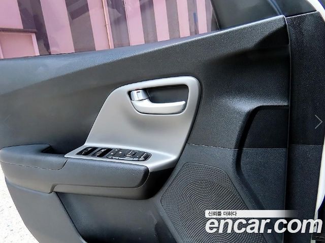 Kia Niro Luxury 2017 — фото 15