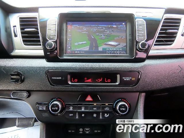 Kia Niro Luxury 2017 — фото 17