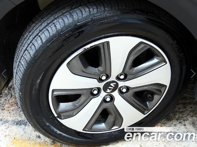Kia Niro Luxury 2017 — фото 24