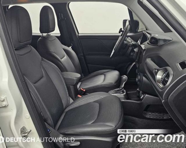 Jeep Renegade 1.3 Limited 2023 — фото 10