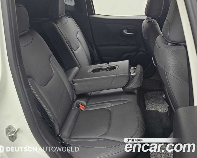 Jeep Renegade 1.3 Limited 2023 — фото 16