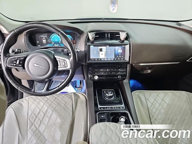 Jaguar F-PACE 20d Prestige 2018 — фото 7