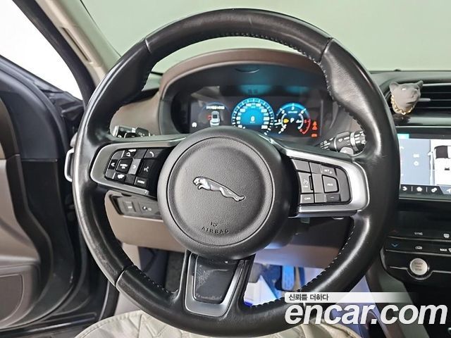 Jaguar F-PACE 20d Prestige 2018 — фото 22