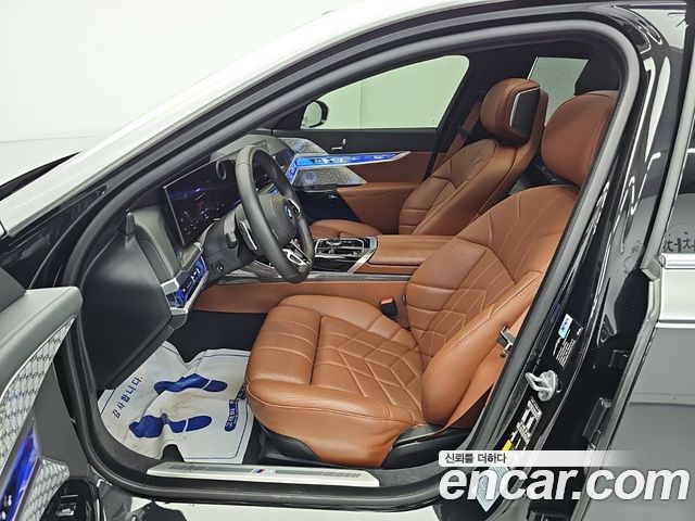 BMW i7 (G70) xDrive 60 M sport 2024 — фото 15