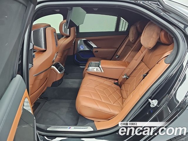 BMW i7 (G70) xDrive 60 M sport 2024 — фото 16