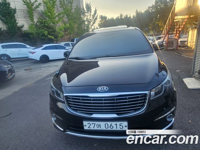 Kia Carnival 9-seater Noblesse