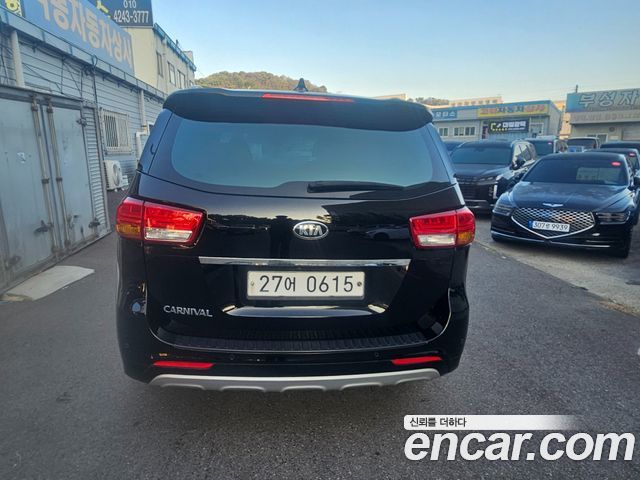 Kia Carnival 9-seater Noblesse 2016 — фото 3