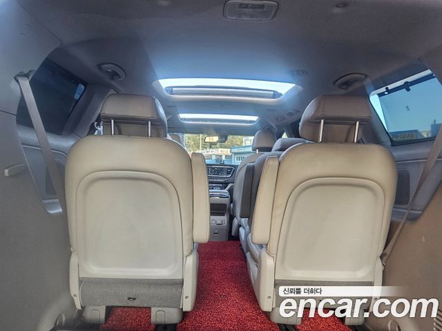 Kia Carnival 9-seater Noblesse 2016 — фото 6