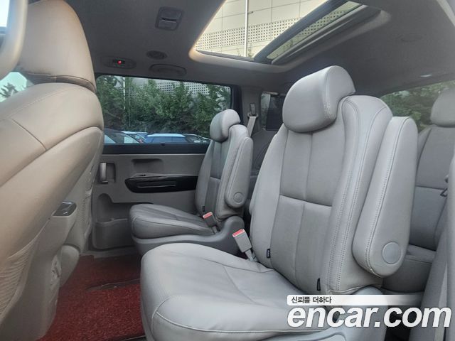 Kia Carnival 9-seater Noblesse 2016 — фото 8
