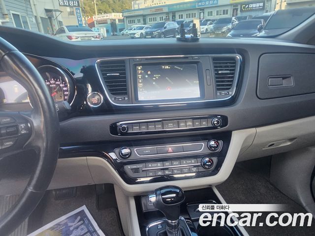 Kia Carnival 9-seater Noblesse 2016 — фото 15