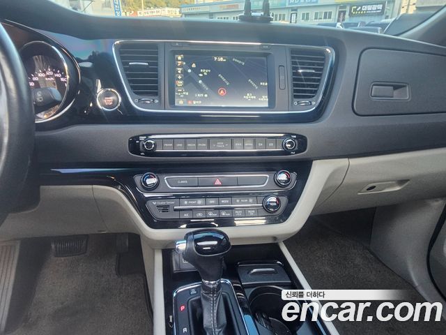 Kia Carnival 9-seater Noblesse 2016 — фото 17