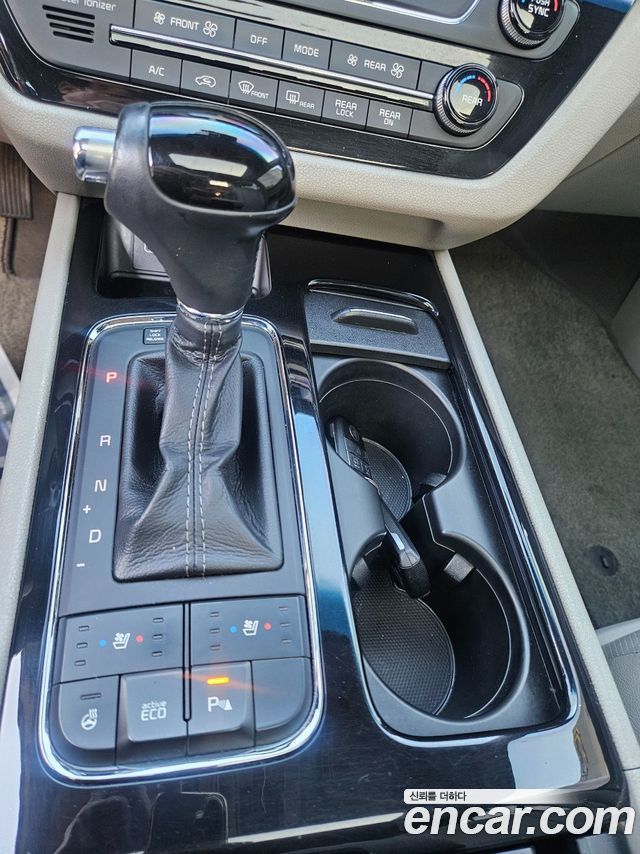 Kia Carnival 9-seater Noblesse 2016 — фото 18