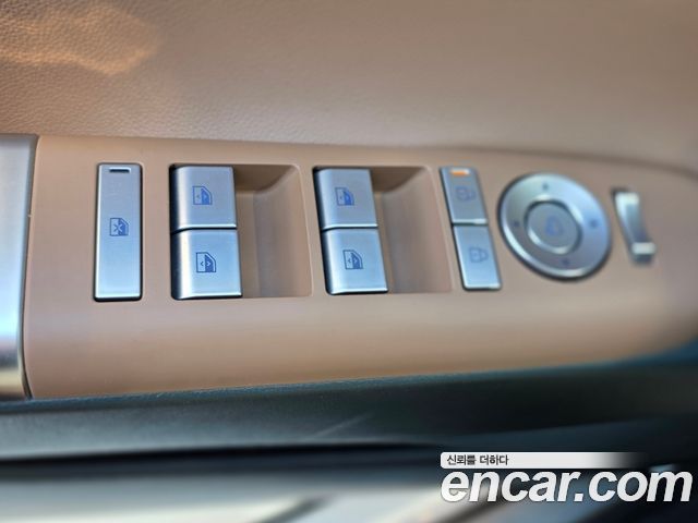 Hyundai Grandeur (GN7) 2,5 Gasoline 2WD Premium 2023 — фото 15