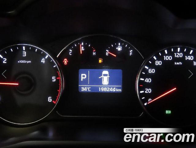 Kia Carens 1.7 VGT Deluxe 2014 — фото 10