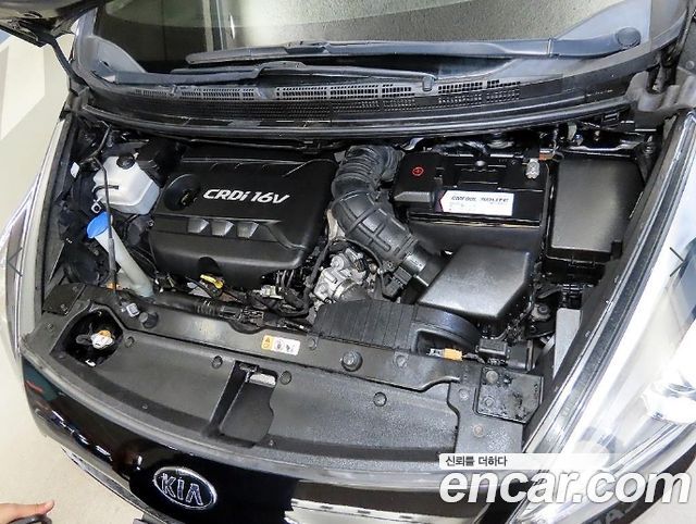 Kia Carens 1.7 VGT Deluxe 2014 — фото 23